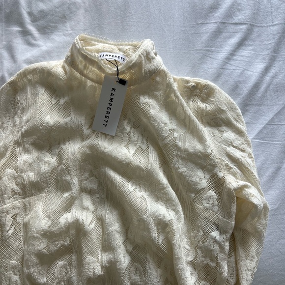 Elegant Cream Lace Long Sleeve Tunic - Picture 10 of 11